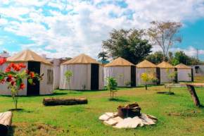 Yurta Glamping, Capitólio